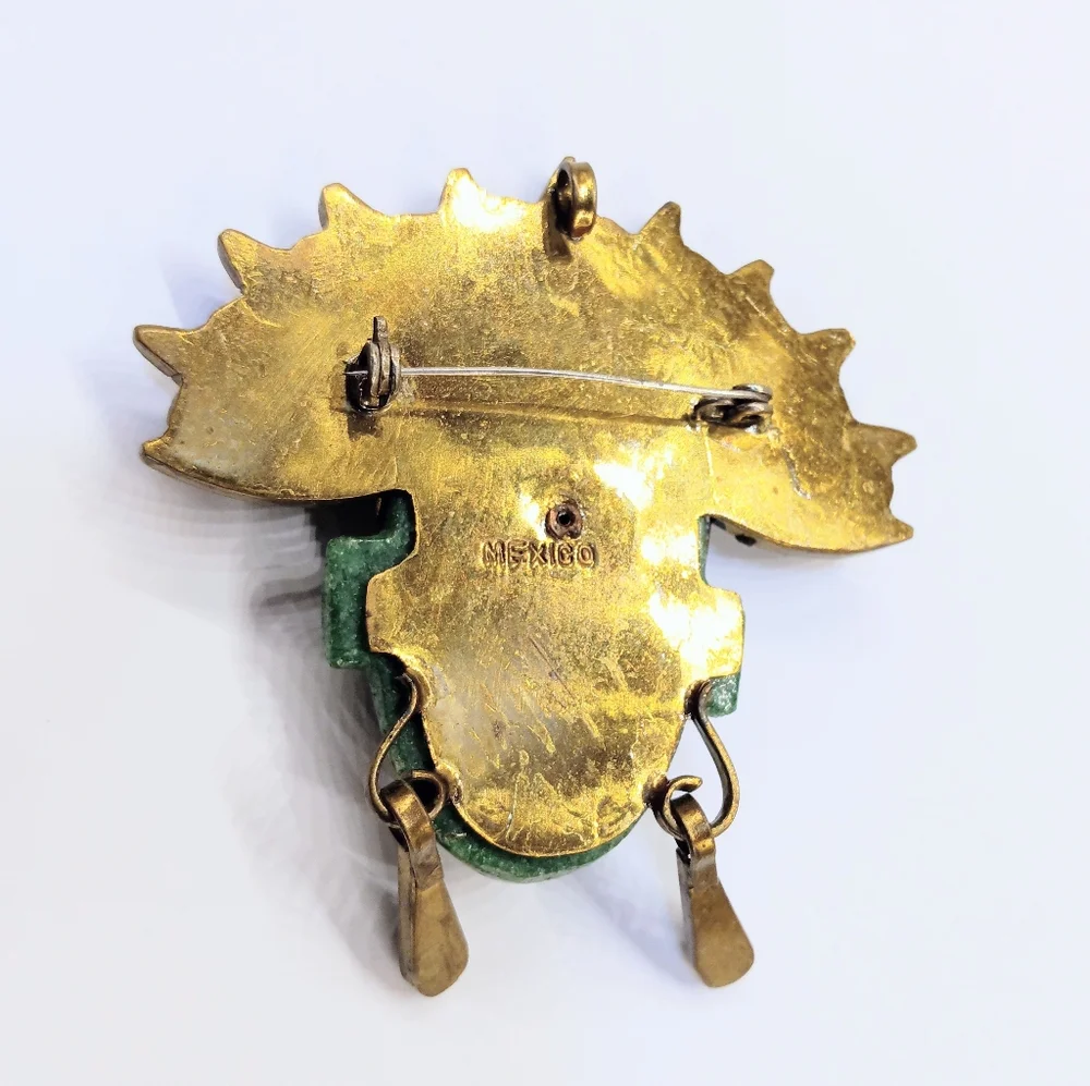 Vintage Mexican Brass Carved Green Stone Figural Mayan Face Brooch Pendant - Picture 3 of 4